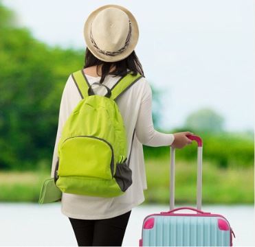 ★送料無料★【新品 未使用】リュック　携帯リュック　折りたたみ　アウトドア 旅行　ナイロンバックパック　軽量 撥水　色:ライトグリーン