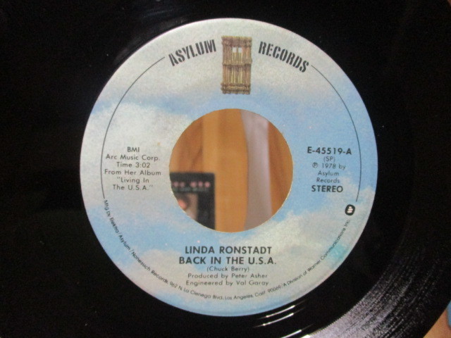 LINDA RONSTADT リンダ・ロンシュタット BACK IN THE USA c／w WHITE RHYTHM & BLUES 米 EP PS付き LIVING IN THE USA ストーン・ポニーズ_画像4