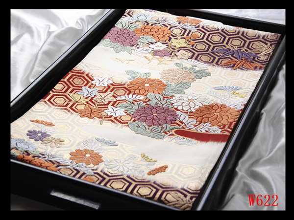 今季一番 【W622】西陣逸品 唐織 ヱ霞に四季花文様 象牙色地 六通高級