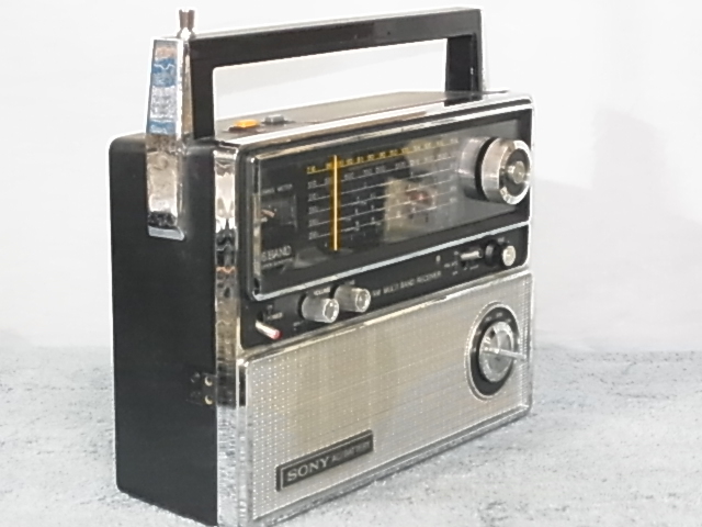 ♪ 在庫整理　SONY 【ICF-8000】 電源は入ります ラジオ受信します FM 76～94 MHzまで受信可能 管理20092959_画像3