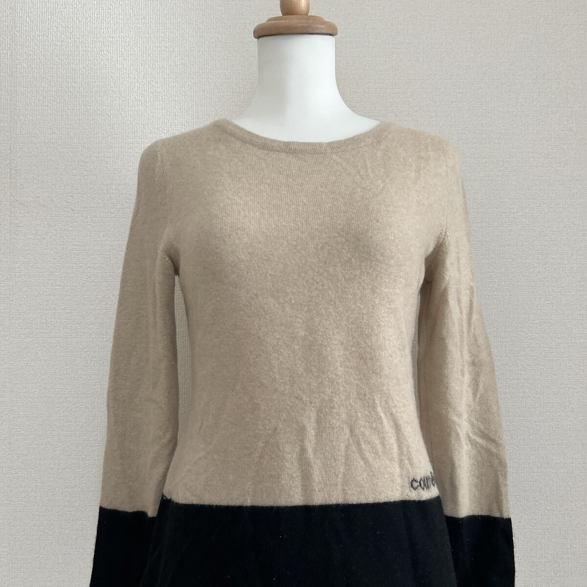 courreges クレージュ セーター ニット 長袖 バイカラー カシミヤ100% 秋冬 カジュアル ロゴ クルーネック ベージュ 38サイズ Mサイズ_画像2