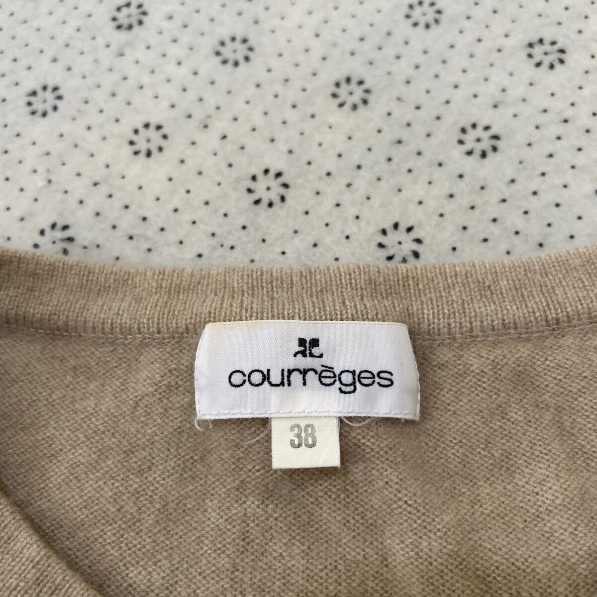 courreges クレージュ セーター ニット 長袖 バイカラー カシミヤ100% 秋冬 カジュアル ロゴ クルーネック ベージュ 38サイズ Mサイズ_画像5