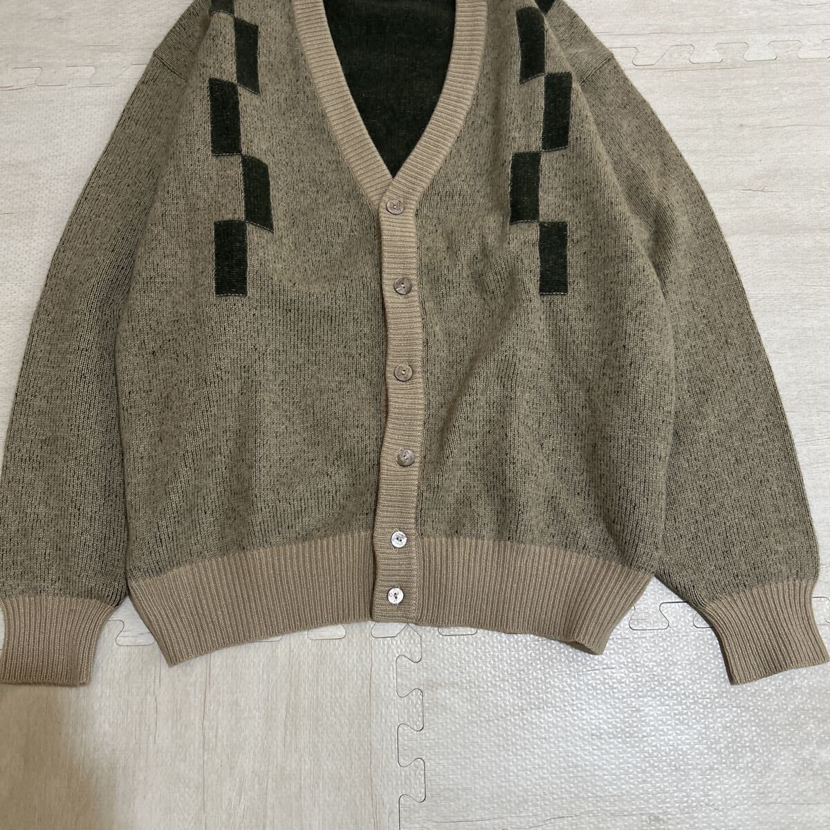 DAKS ダックス カーディガン 長袖 秋冬 総柄 Vネック カジュアル 長袖ニット ニット セーター 長袖セーター ベージュ グリーン Lサイズ_画像3