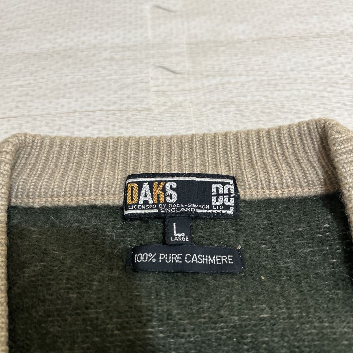 DAKS ダックス カーディガン 長袖 秋冬 総柄 Vネック カジュアル 長袖ニット ニット セーター 長袖セーター ベージュ グリーン Lサイズ_画像4