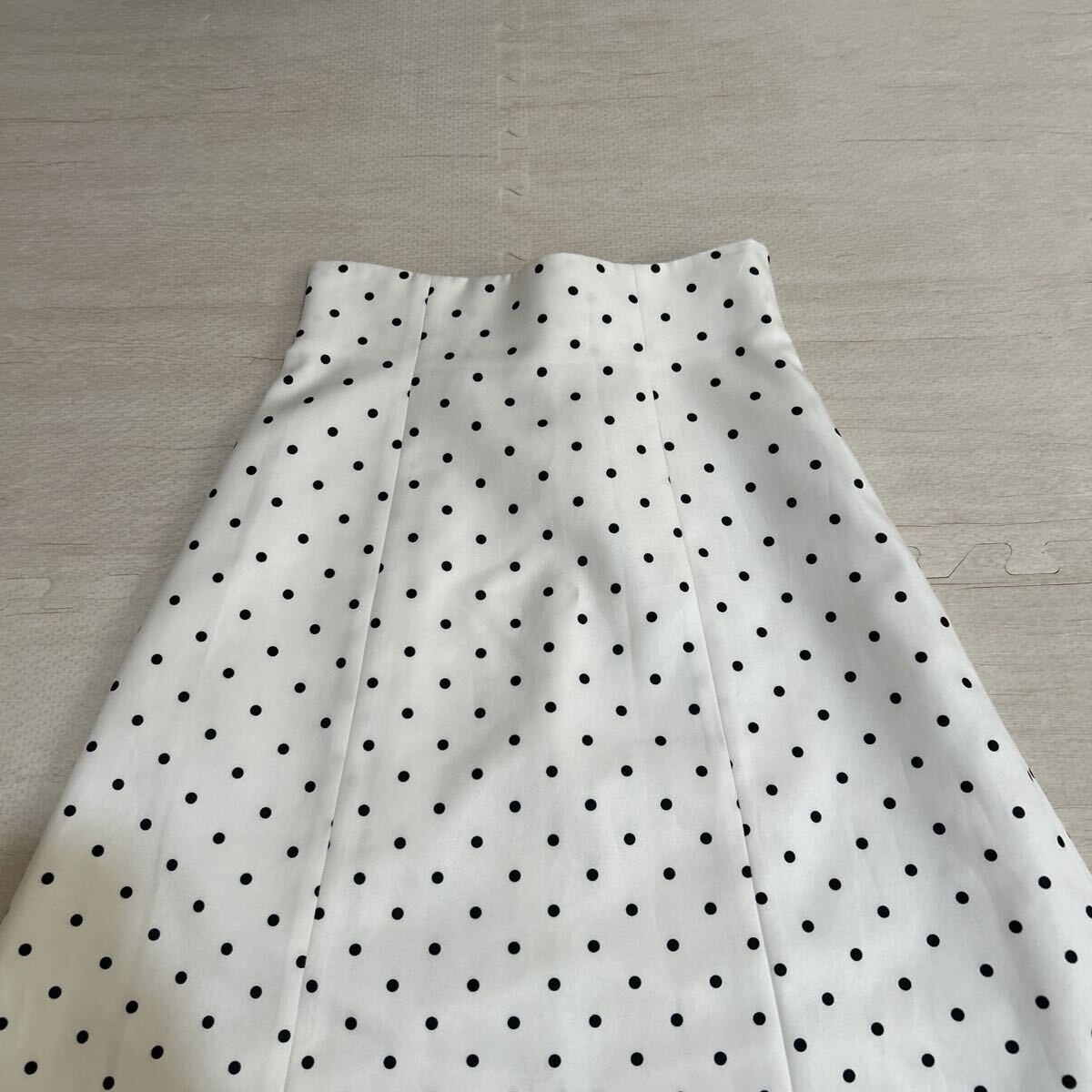 proportion body dressing スカート ロング ドット柄 フレアスカート レースアップ リボン 上品 きれいめ ホワイト ブラック Sサイズ_画像2