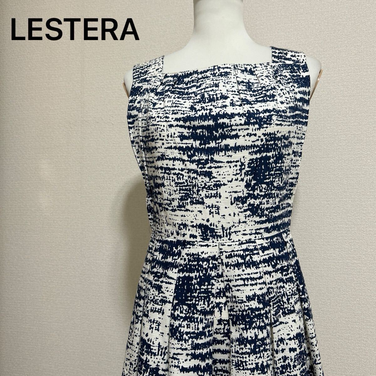 新品 タグ付き 未使用品 LESTERA ワンピース ノースリーブ ロング丈 フレアスカート 総柄 きれいめ ブルー 青 ホワイト 38サイズ Mサイズ_画像1