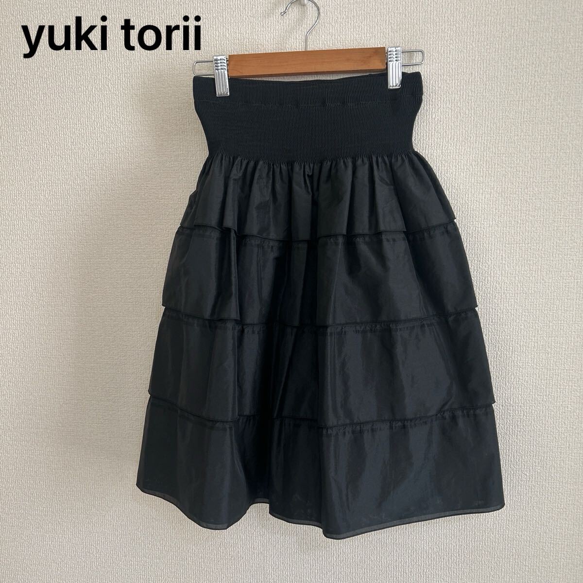 yuki torii ユキトリイ スカート ティアード 膝丈 ウエストゴム きれいめ フレアスカート 上品 高級感 ブラック 黒 38サイズ Mサイズ_画像1