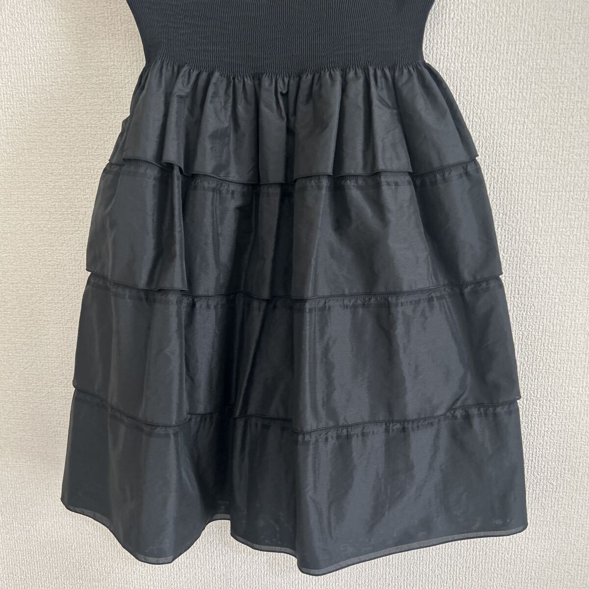 yuki torii ユキトリイ スカート ティアード 膝丈 ウエストゴム きれいめ フレアスカート 上品 高級感 ブラック 黒 38サイズ Mサイズ_画像3