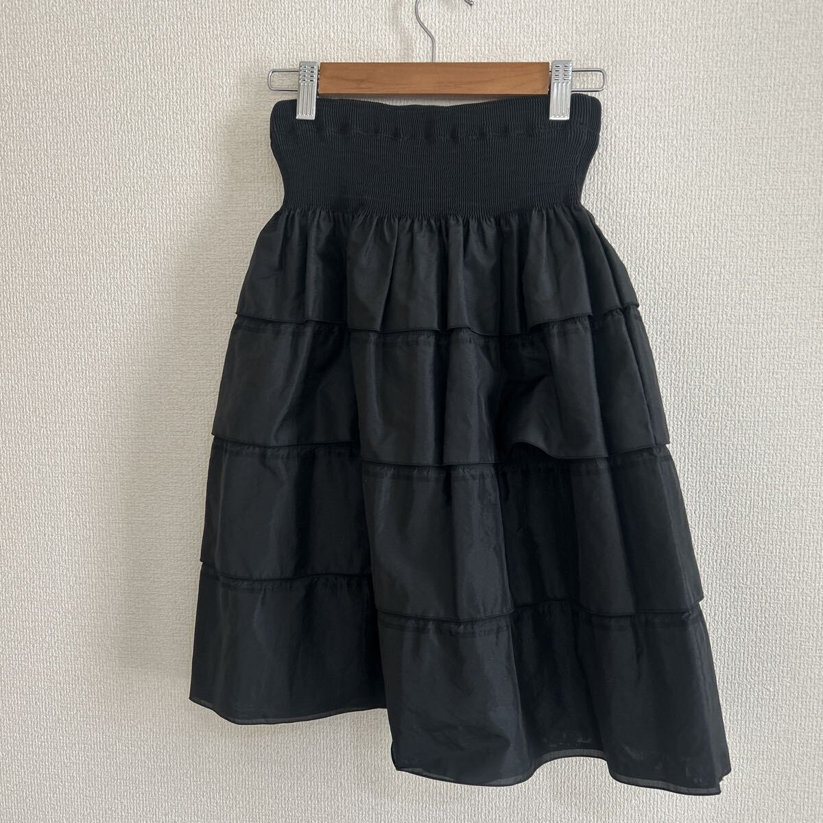 yuki torii ユキトリイ スカート ティアード 膝丈 ウエストゴム きれいめ フレアスカート 上品 高級感 ブラック 黒 38サイズ Mサイズ_画像4