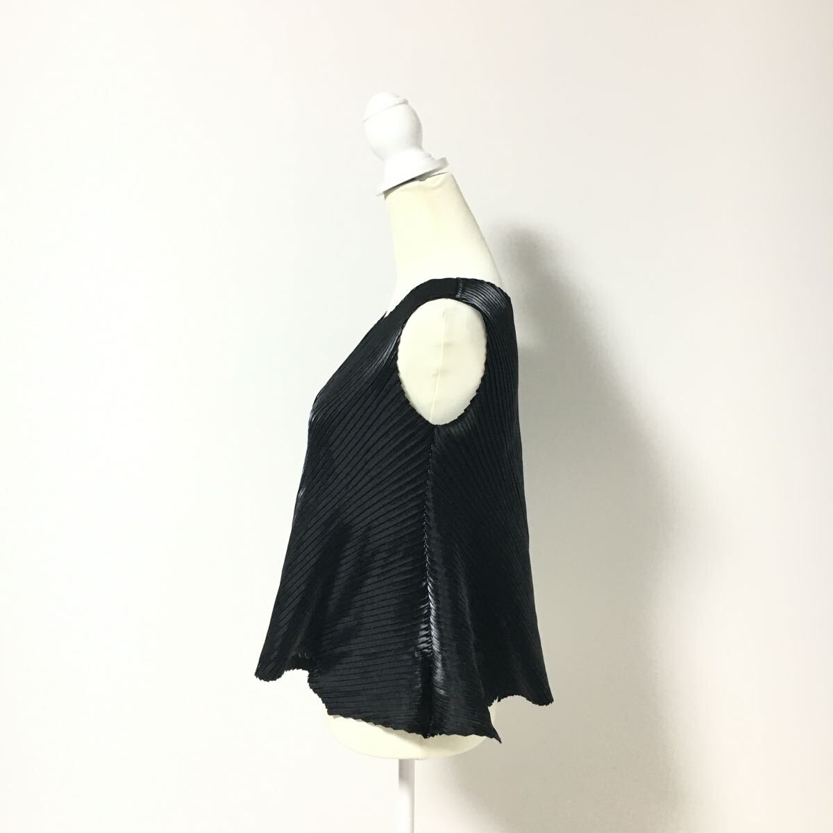 美品　ISSEY MIYAKE イッセイミヤケ　プリーツ　トップス　送料無料_画像3