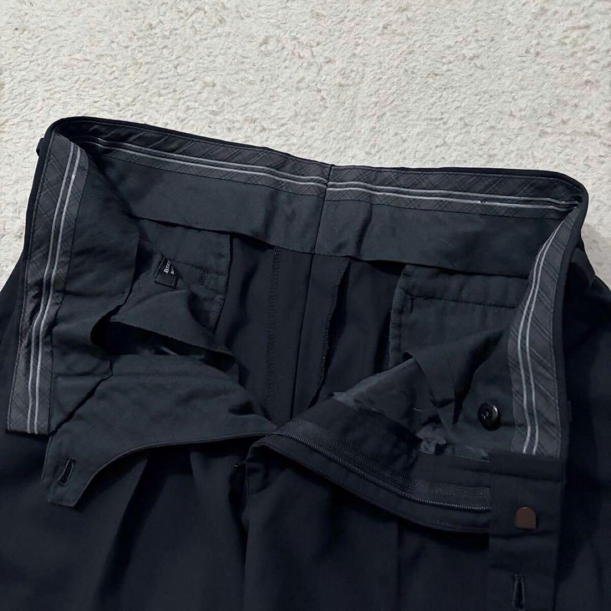 【紳士の佇まい 美品】バーバリーブラックレーベル スーツ セットアップ ラムウール100% 裏地ホースロゴ総柄 濃紺 ネイビー Lサイズ 希少_画像9