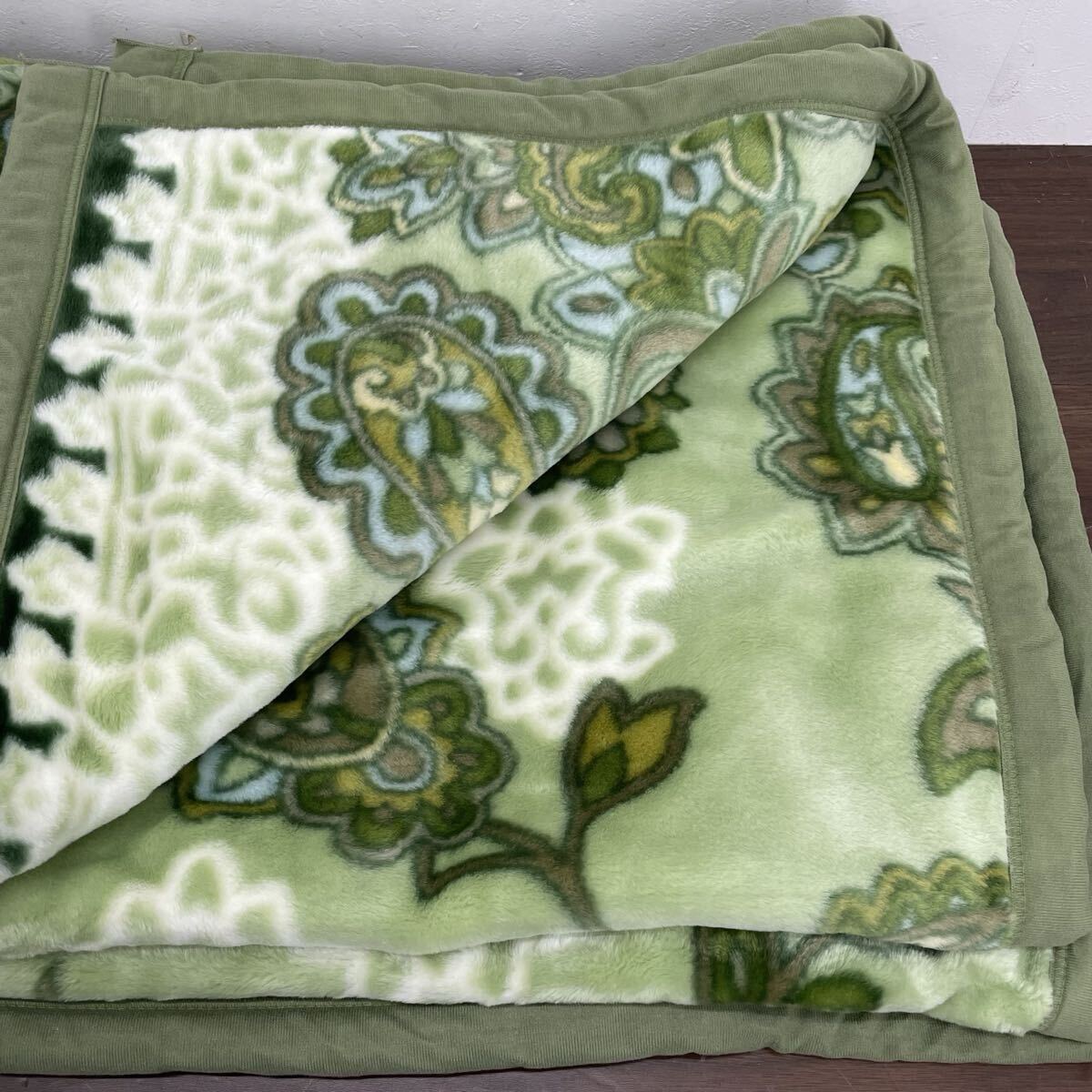 EEK52 未使用 西川の毛布 AN-56 シングル S 140 × 200cm 2030-69133 GR グリーン 緑 西川リビング 寝具 花柄 掛け毛布_画像5