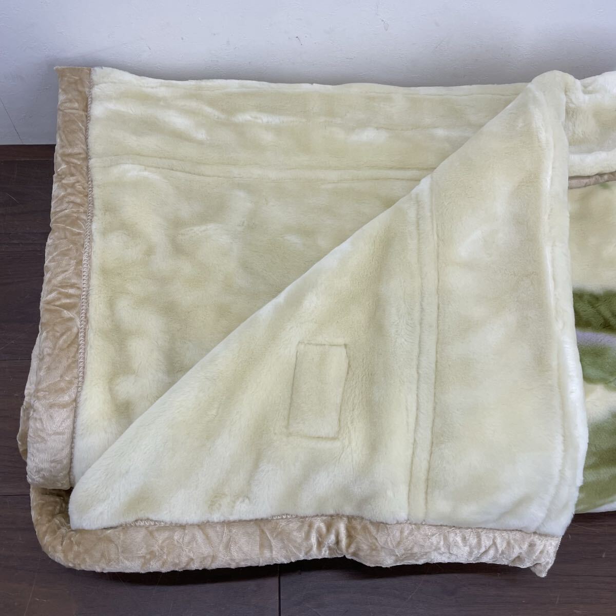 EEK53 未使用 西川の毛布 AA-70 シングル S 140 × 200cm 2032-60278 BE ベージュ 西川リビング 寝具 花柄 掛け毛布_画像5