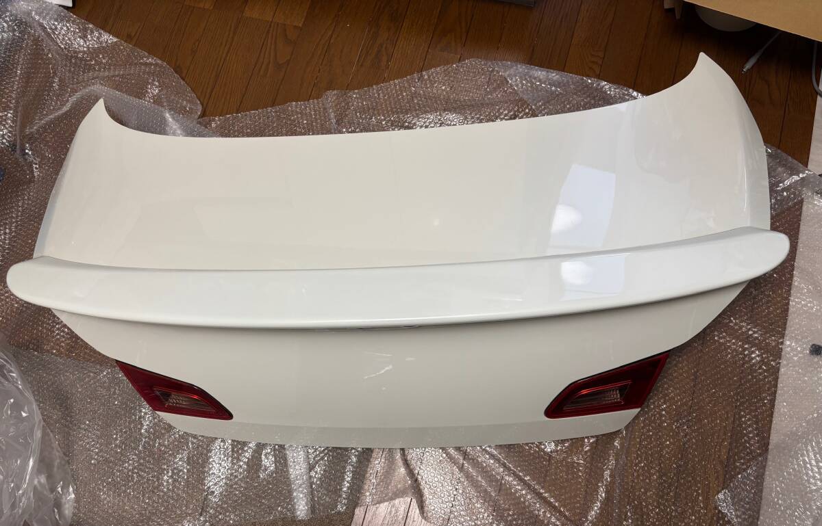 美品！オプションパーツ付き！　日産　スカイライン　V36 トランク_画像1