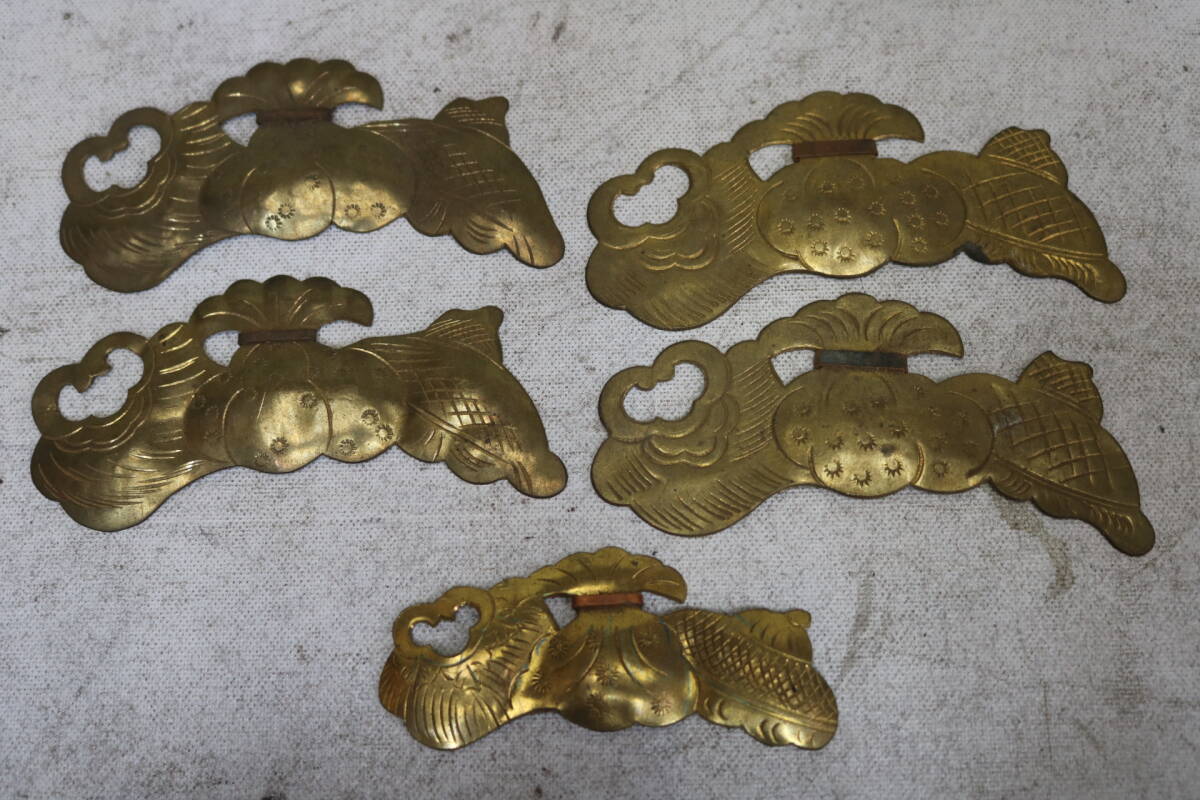 【伊董】c174.アンティーク!デットストック!古い時代箪笥の部品飾り金具宝尽くし金具真鍮製未使用5枚セット #時代箪笥の金具 #真鍮製_画像10