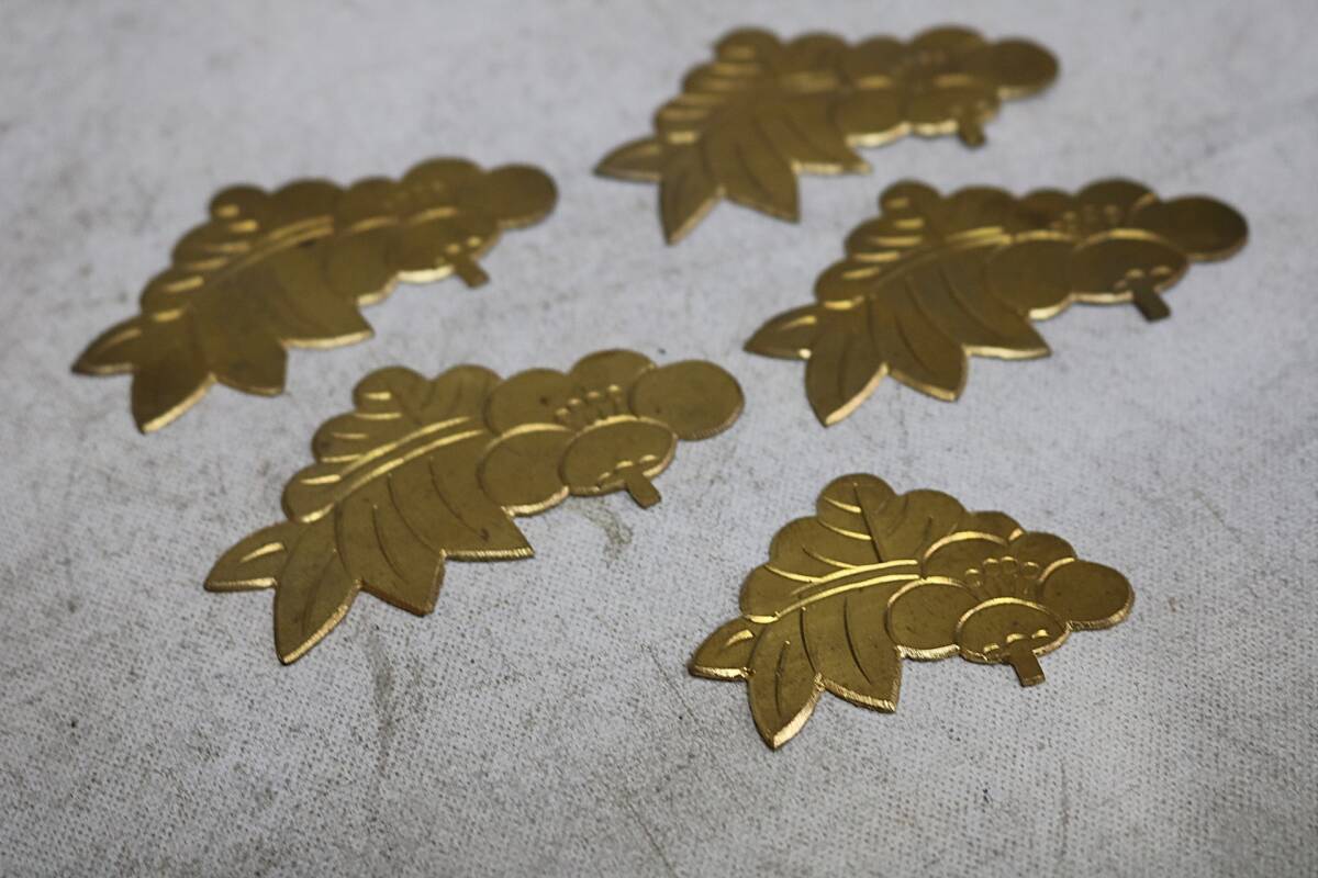 【伊董】c175.アンティーク!デットストック!古い時代箪笥の部品飾り金具5枚セット松竹梅金具真鍮製未使用 #仙台箪笥 #時代箪笥の金具_画像3