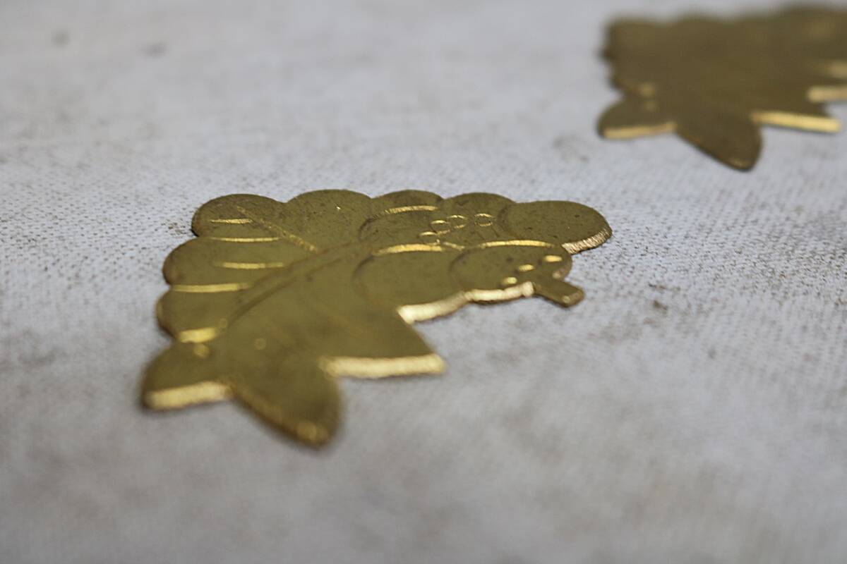 【伊董】c175.アンティーク!デットストック!古い時代箪笥の部品飾り金具5枚セット松竹梅金具真鍮製未使用 #仙台箪笥 #時代箪笥の金具_画像6