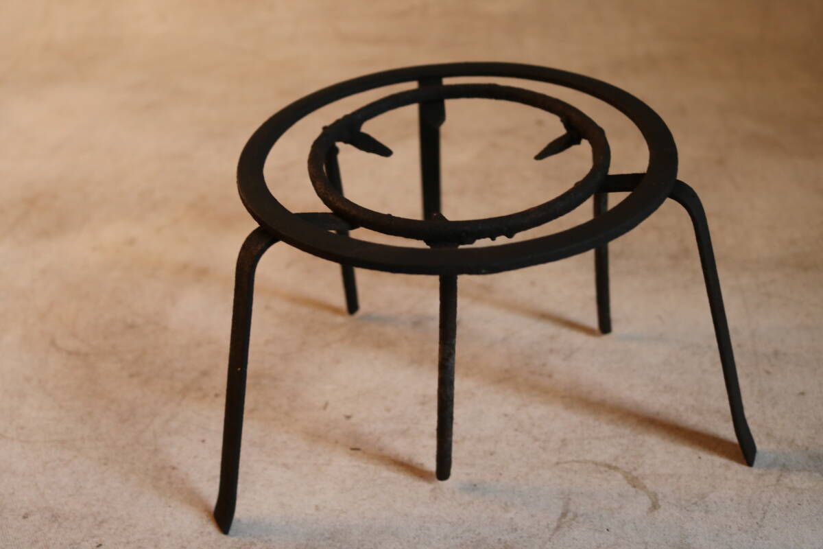 【伊董】ｃ181.アンティーク！レトロ！古民芸！古い火鉢の道具三足五徳２ケセット鉄製 #茶道具 #鉄瓶 #古道具 #囲炉裏_画像1