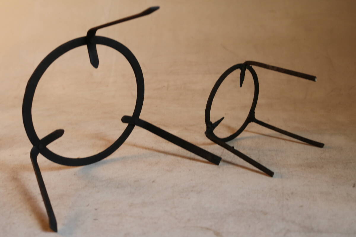 【伊董】ｃ181.アンティーク！レトロ！古民芸！古い火鉢の道具三足五徳２ケセット鉄製 #茶道具 #鉄瓶 #古道具 #囲炉裏_画像5