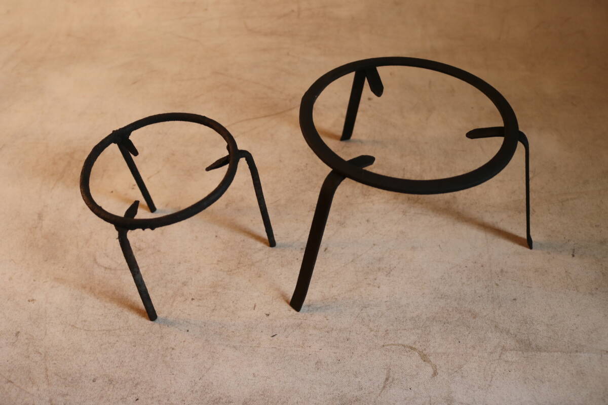 【伊董】ｃ181.アンティーク！レトロ！古民芸！古い火鉢の道具三足五徳２ケセット鉄製 #茶道具 #鉄瓶 #古道具 #囲炉裏_画像7