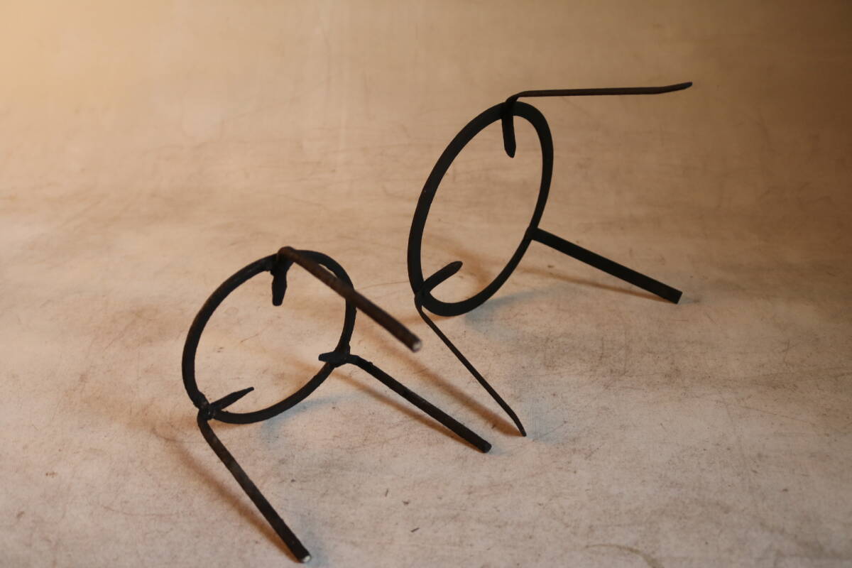 【伊董】ｃ181.アンティーク！レトロ！古民芸！古い火鉢の道具三足五徳２ケセット鉄製 #茶道具 #鉄瓶 #古道具 #囲炉裏_画像9
