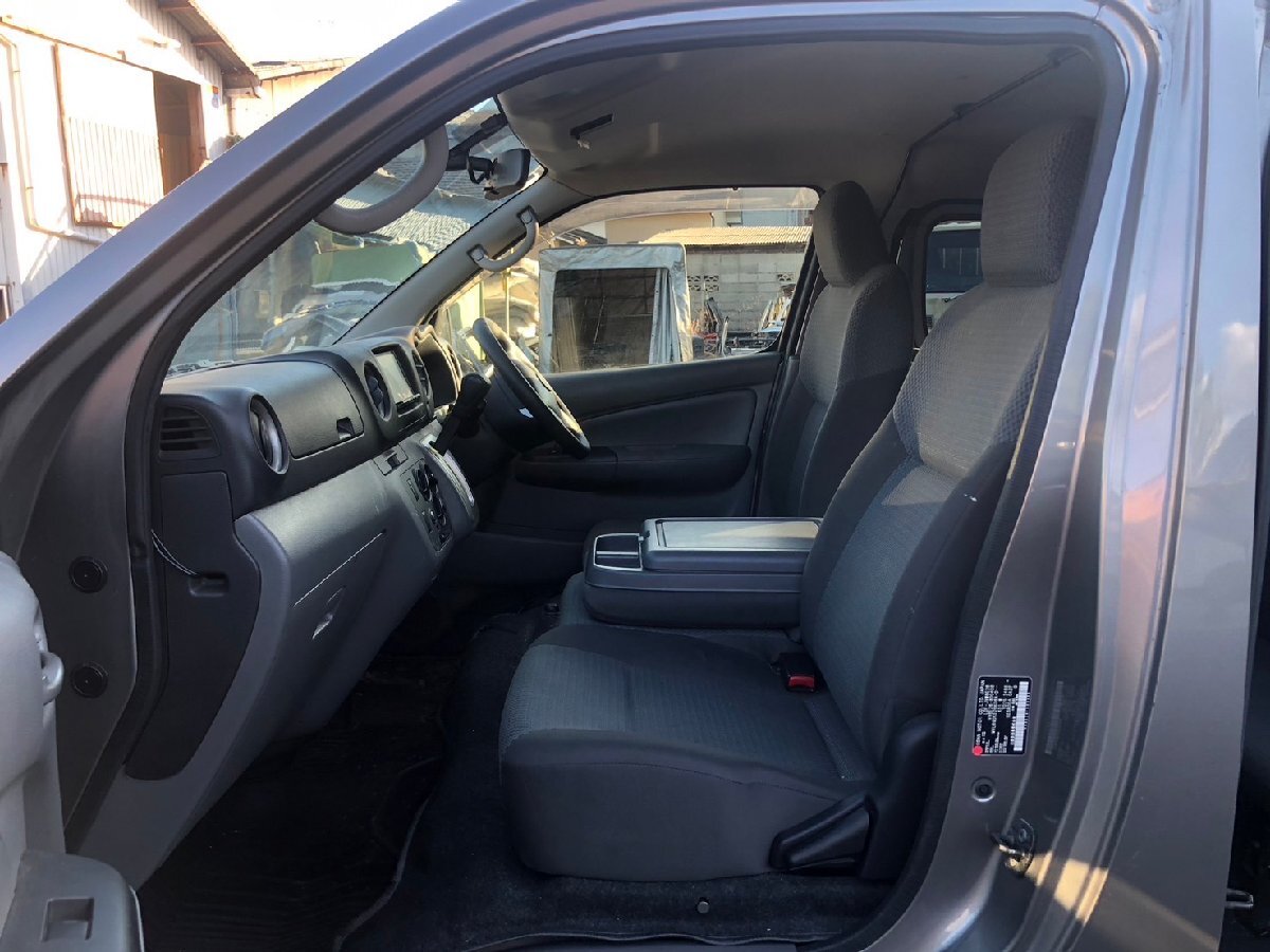 H27年 E26 VW6E26 キャラバン バン DX NV350 助手席 コンソール エンジンフード 中古品 即決 800408 251126 TK_画像1