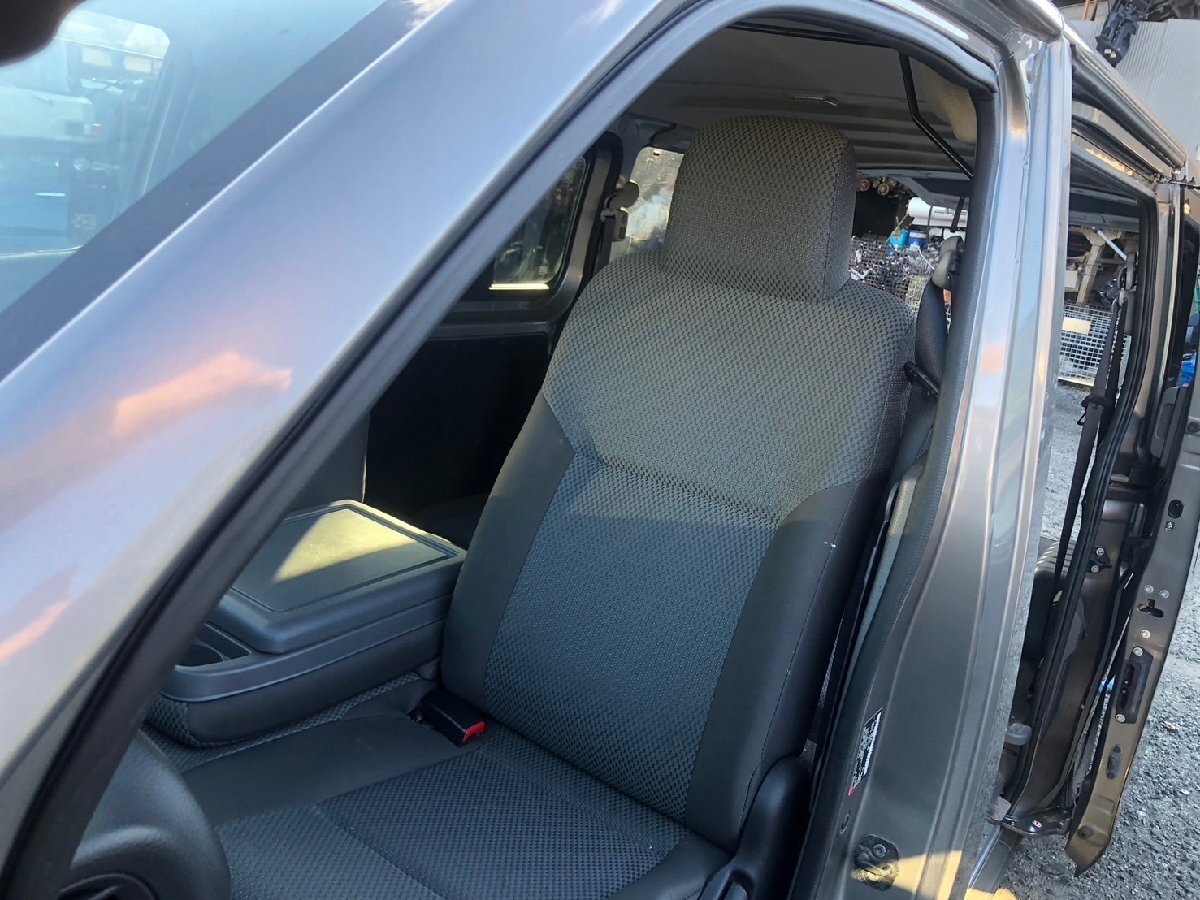 H27年 E26 VW6E26 キャラバン バン DX NV350 助手席 コンソール エンジンフード 中古品 即決 800408 251126 TK_画像2