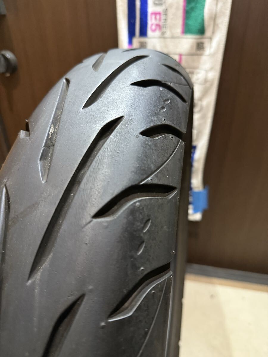中古MCタイヤ 2023年製造 DUNLOP ARROWMAX GT601 130/70-18 ダンロップ アローマックス 130 70 18 4923 A4036_画像4