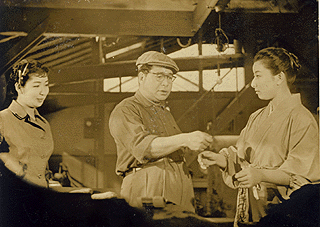 【夜の河 スナップ写真】山本富士子 吉村公三郎監督 小野道子_画像1