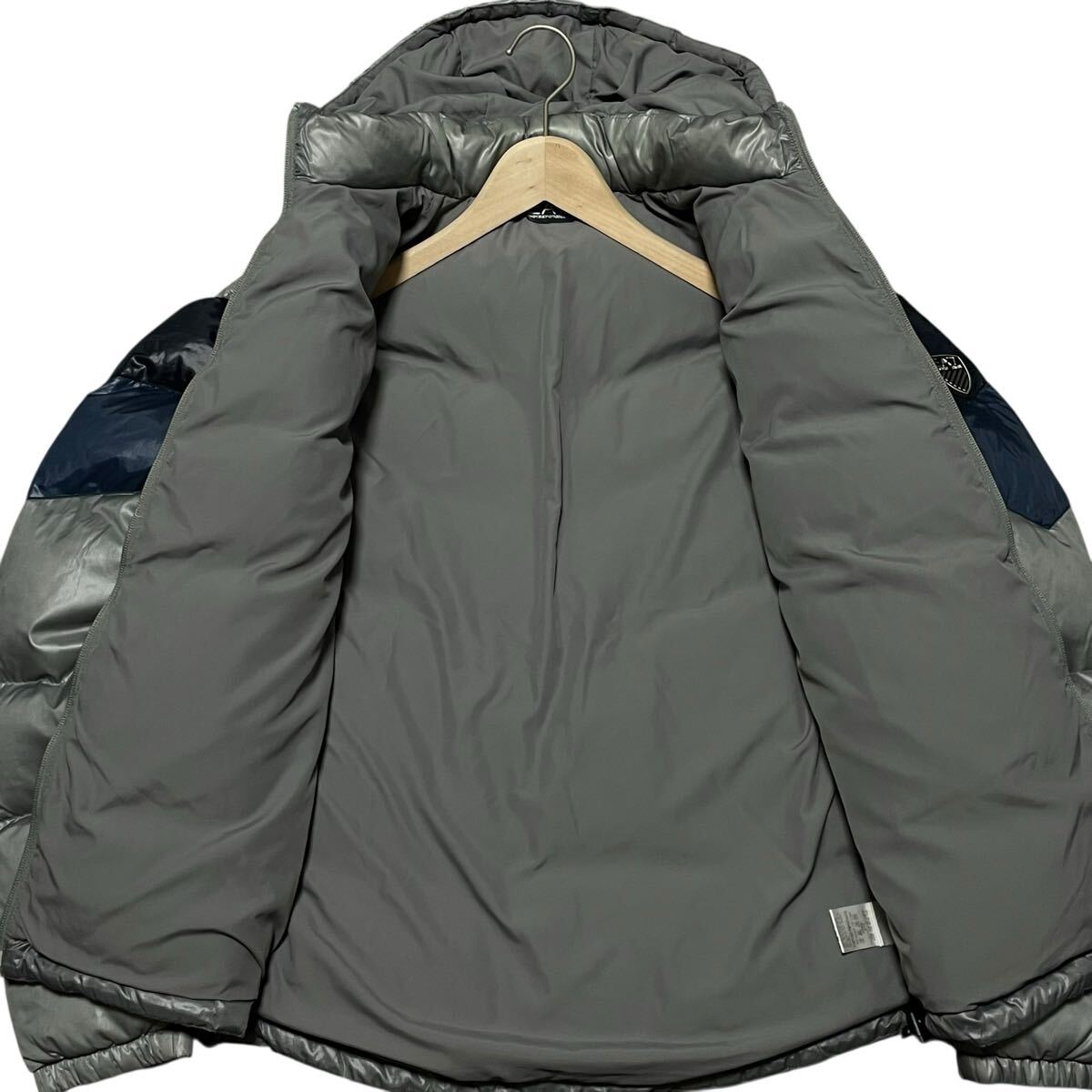 美品/L相当●エンポリオ アルマーニ ダウンジャケット 極暖 ブルゾン ダブルジップ 2way フード着脱 ロゴワッペン 切替　EMPORIO ARMANI_画像7