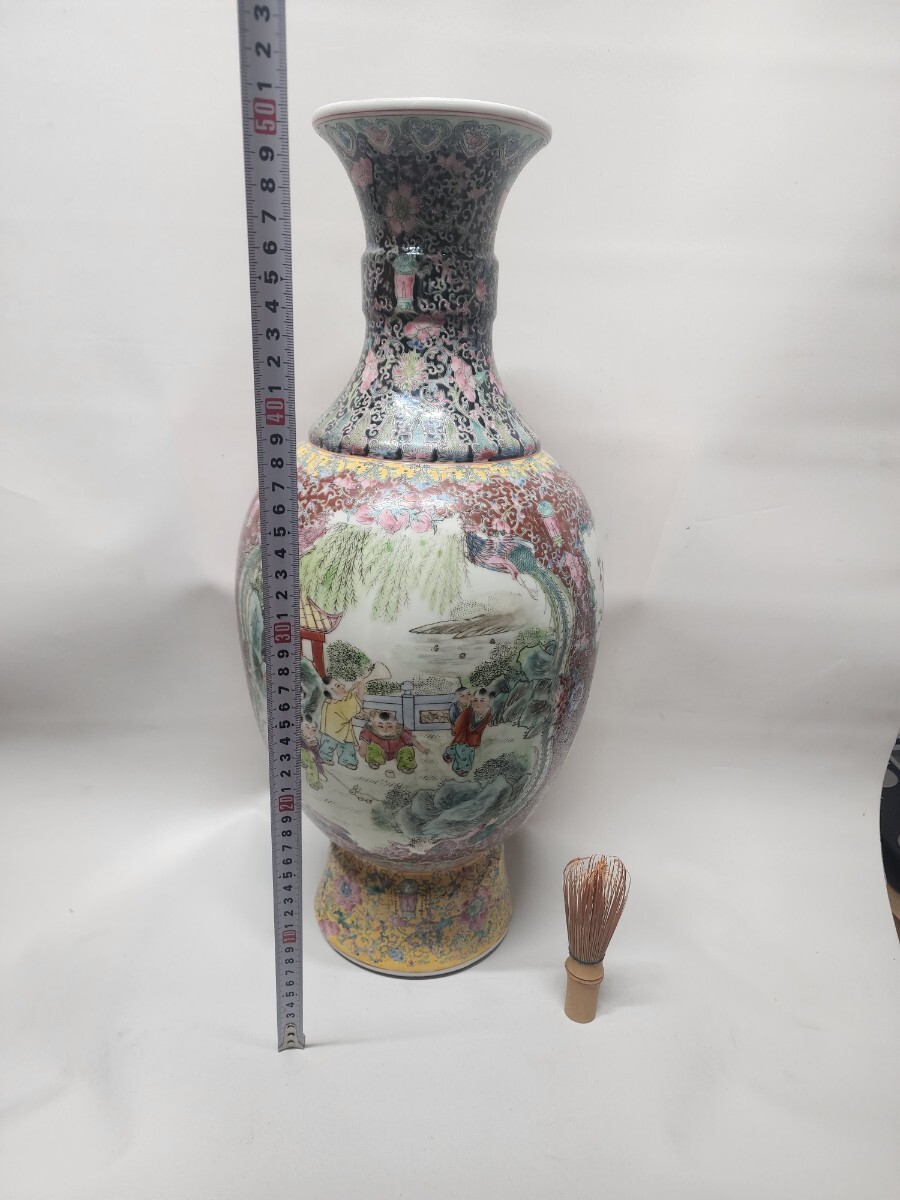 古物保証、中国美術 大清乾隆年製 粉彩 色絵花瓶 唐物 人物花図 在銘 飾壺 中国古玩 時代物_画像1