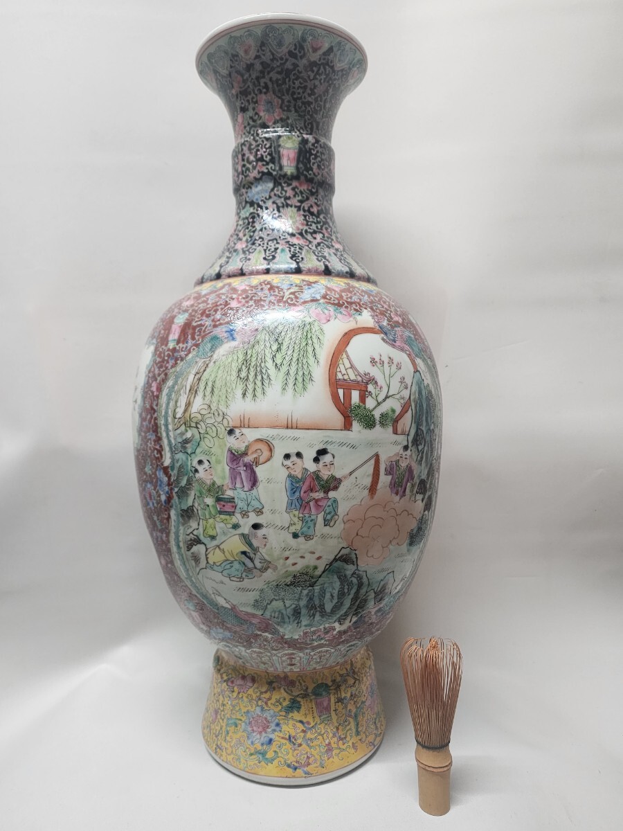 古物保証、中国美術 大清乾隆年製 粉彩 色絵花瓶 唐物 人物花図 在銘 飾壺 中国古玩 時代物_画像4