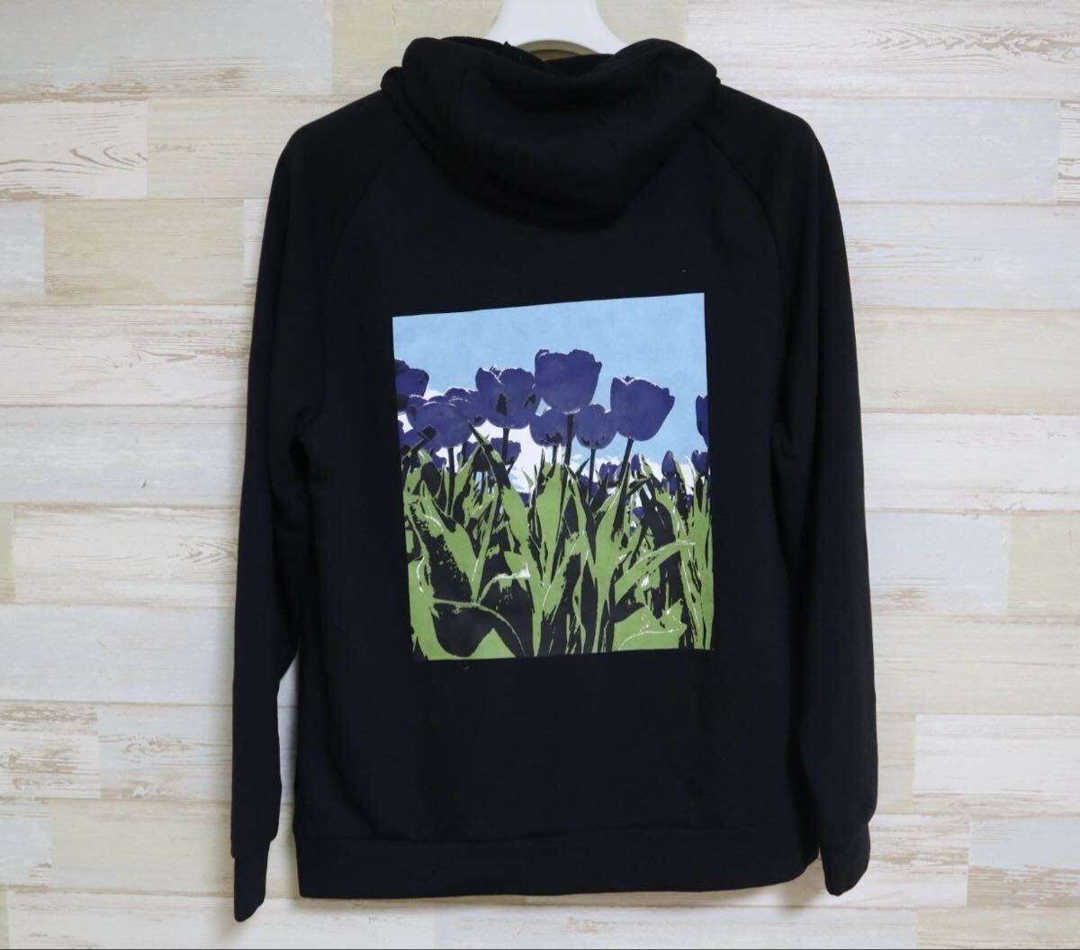 新品 XLサイズ　ナイキ NIKE プルオーバーパーカー グラフィックデザイン メンズパーカー_画像2