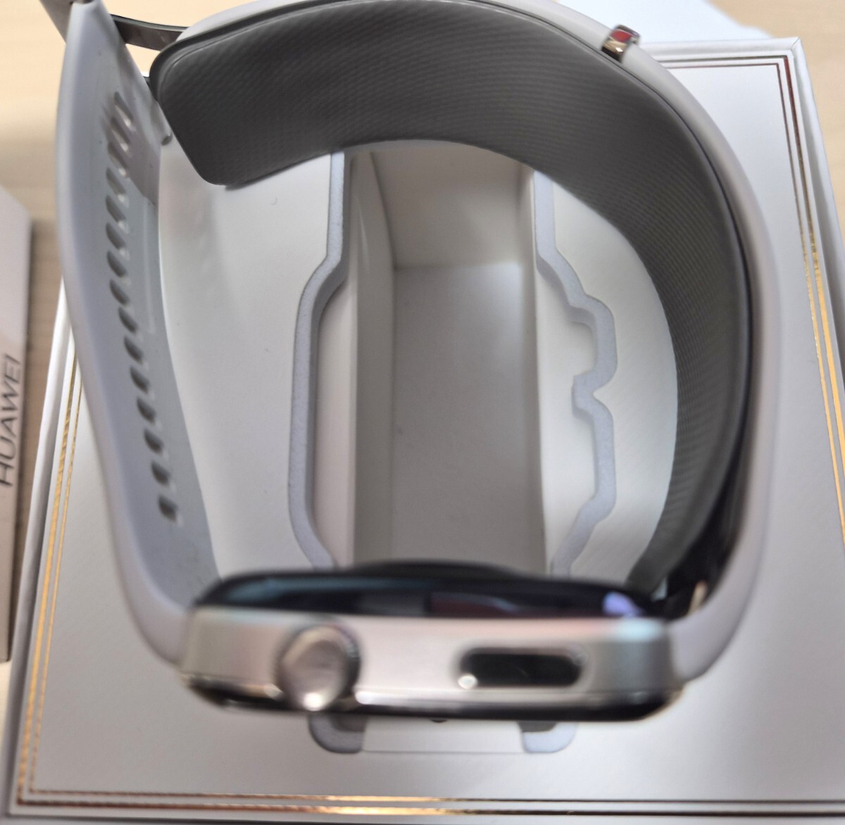 【美品】HUAWEI WATCH D2 ゴールド ＜血圧測定＞ スマートウォッチ_画像3