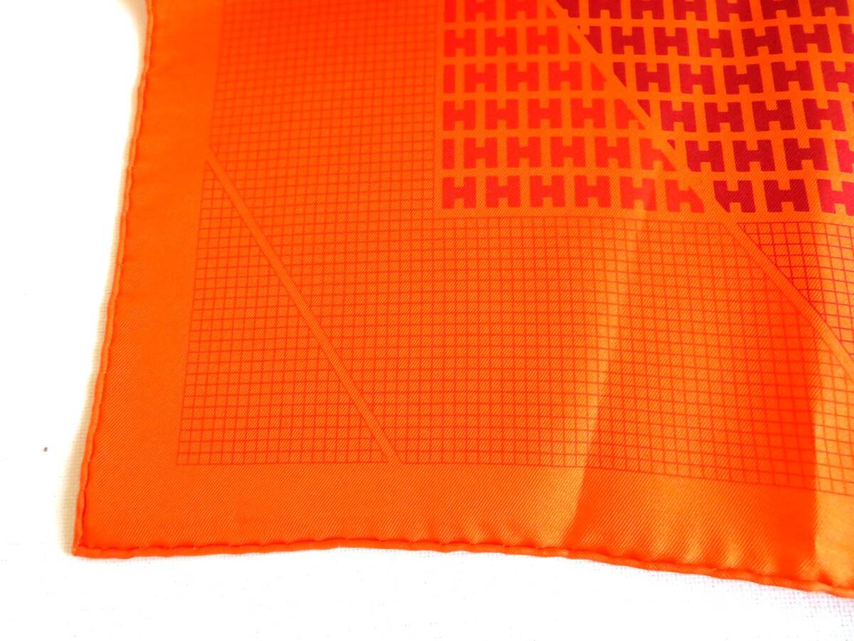 【行董】●未使用？美品 ①エルメス HERMES シルクスカーフ カレ90 去年の雪 オレンジ系 Hロゴ TB450ZZG41_画像3
