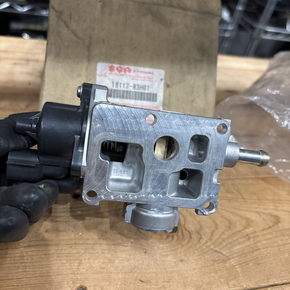 スズキ純正 18117-83H01 アイドルスピードコントロールバルブ ISCバルブ ？新品未使用 _画像5