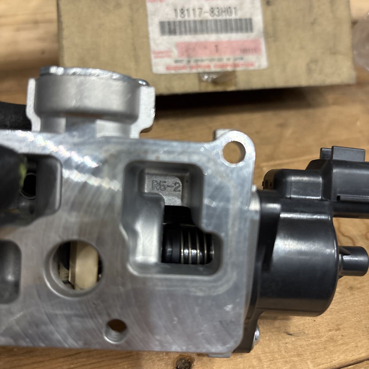 スズキ純正 18117-83H01 アイドルスピードコントロールバルブ ISCバルブ ？新品未使用 _画像6