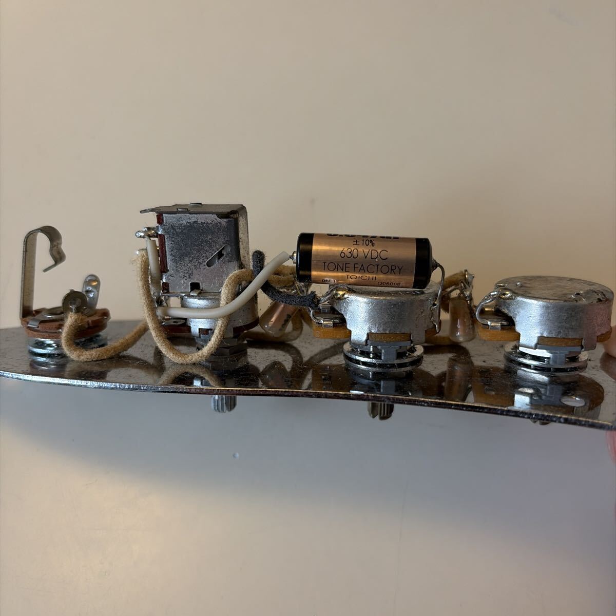 ジャズベース　メタル　コントロール　プレート　アセンブリ_画像6