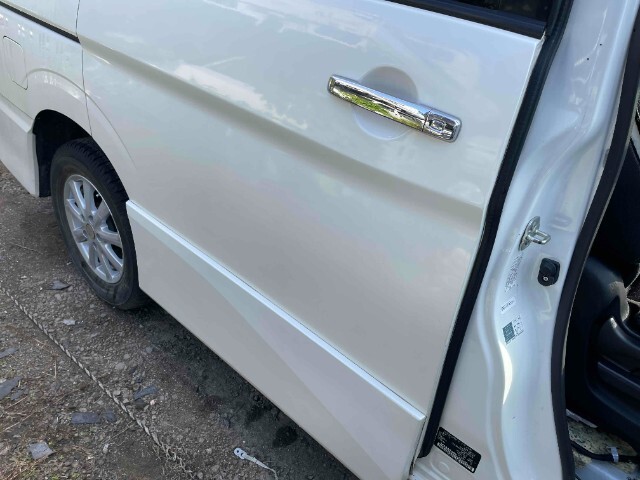 ニッサン セレナ 右リアドア　C27 QAB (BL12961)_画像3