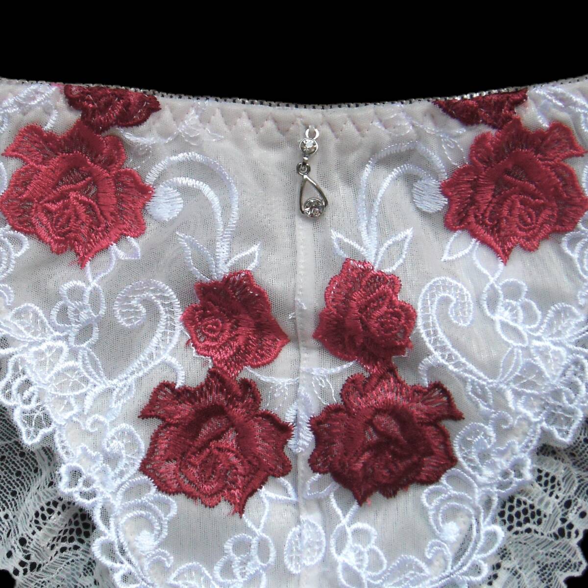 St.audrey Tiara ローズガーデン ショーツ M セントオードリー ティアラ 大輪の薔薇刺繍 バラ/花柄 ピンク×レッド 新品送料込 定価\1,650_画像4