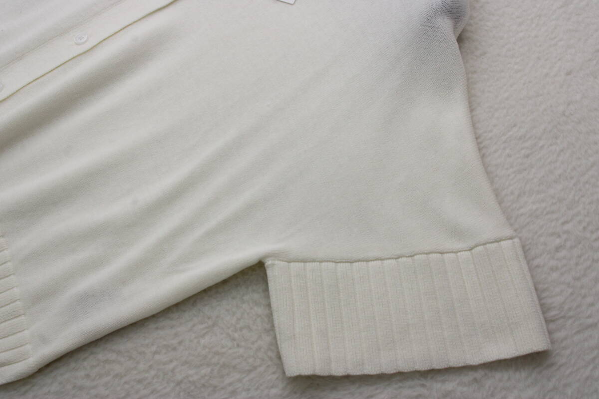4004 新品タグ付き 前ボタン衿付きニットカットソー オフホワイトＭサイズ_画像5