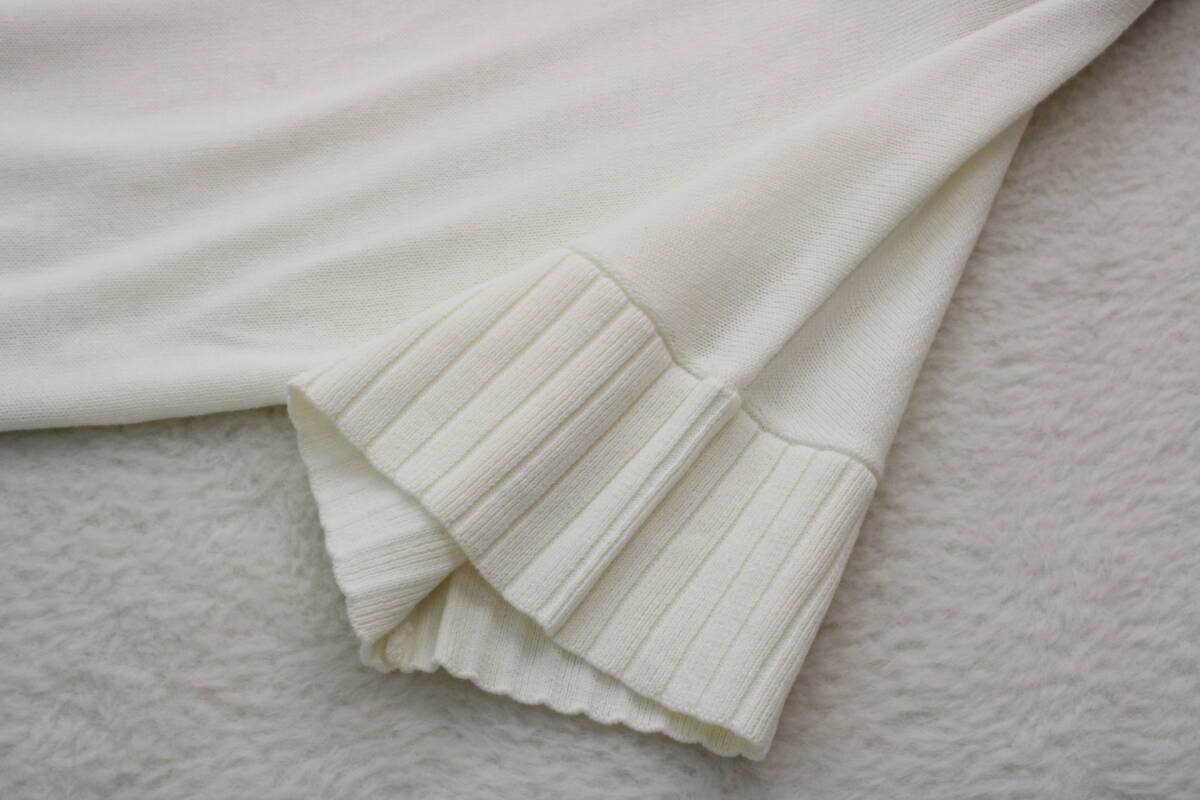 4004 新品タグ付き 前ボタン衿付きニットカットソー オフホワイトＭサイズ_画像6