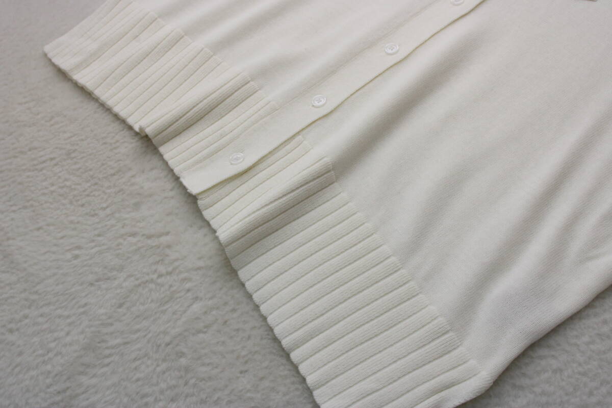 4004 新品タグ付き 前ボタン衿付きニットカットソー オフホワイトＭサイズ_画像7