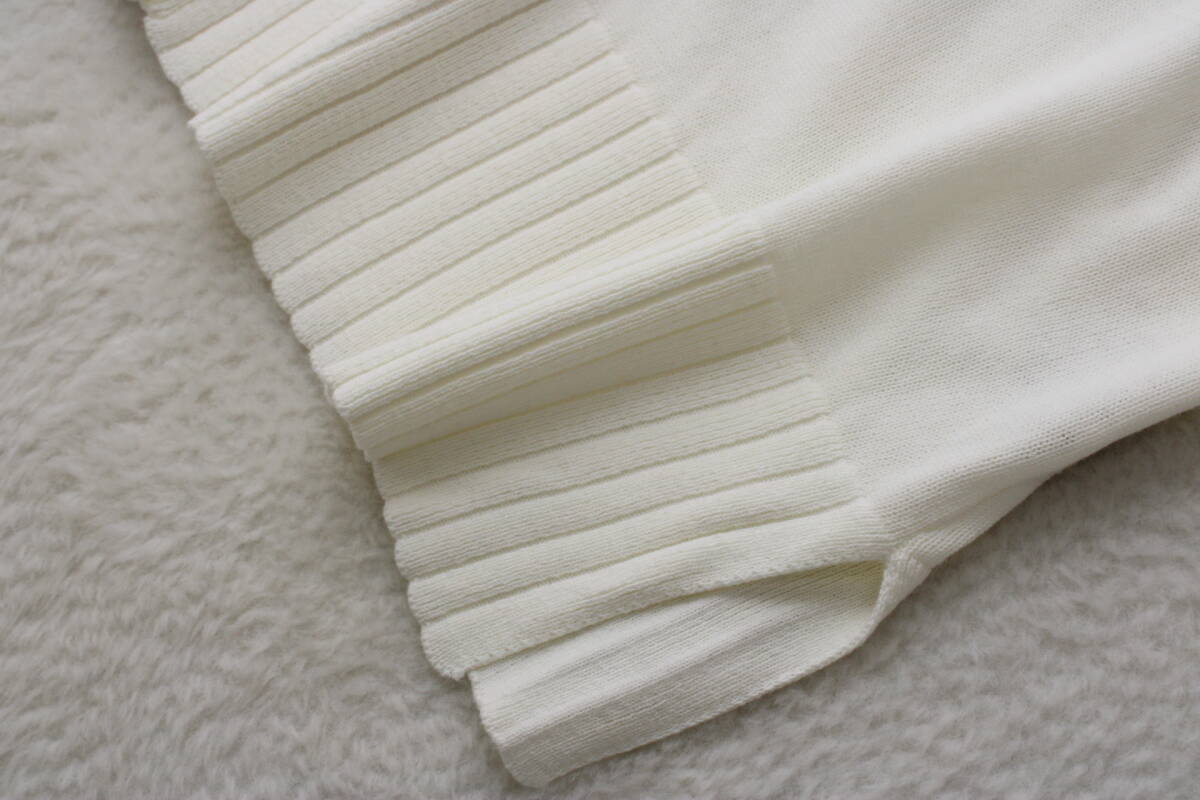 4004 新品タグ付き 前ボタン衿付きニットカットソー オフホワイトＭサイズ_画像8