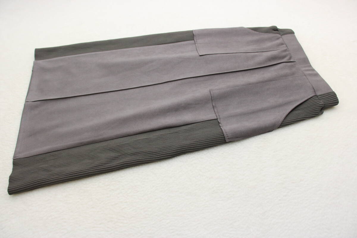 6442 新品 ウエストゴムスエード×リブワークスカート チャコールグレーＦサイズ_画像1