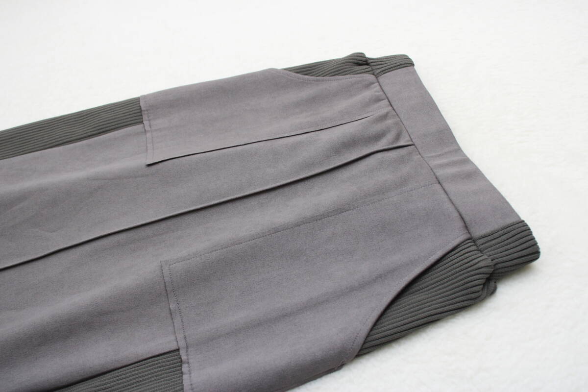 6442 新品 ウエストゴムスエード×リブワークスカート チャコールグレーＦサイズ_画像2