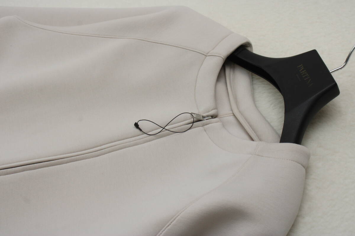 6537 新品 ダンボールノーカラーZIPブルゾン グレージュ38サイズ_画像3