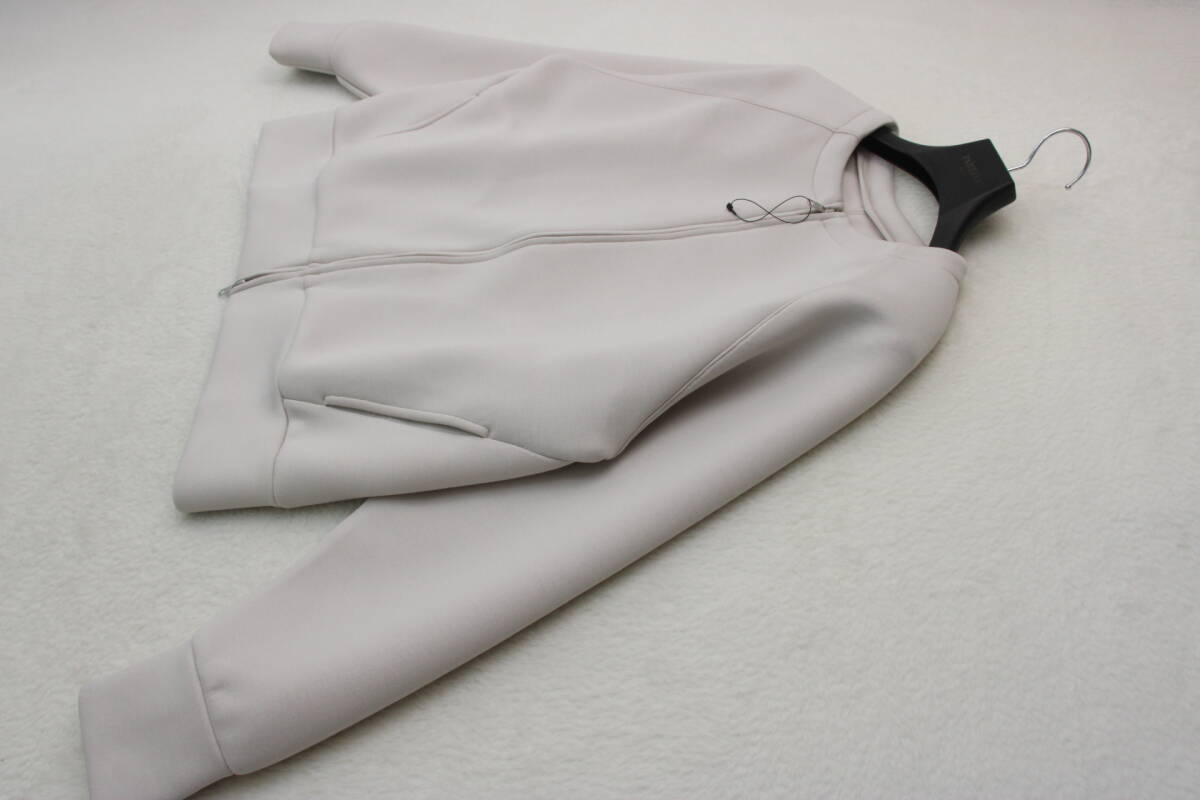 6537 新品 ダンボールノーカラーZIPブルゾン グレージュ38サイズ_画像1