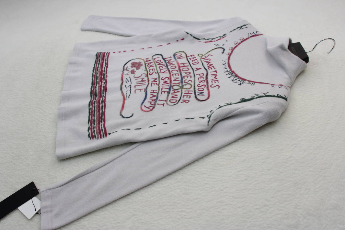 6835 新品タグ付き 英字ペイント入りボトルネックプルオーバー 定価￥26,400税込み_画像1