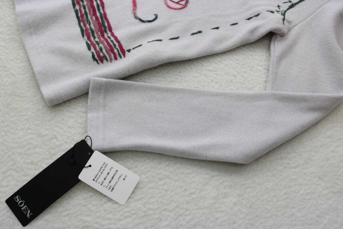 6835 新品タグ付き 英字ペイント入りボトルネックプルオーバー 定価￥26,400税込み_画像7